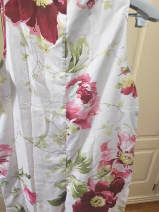 Mono floral blanco y multicolor