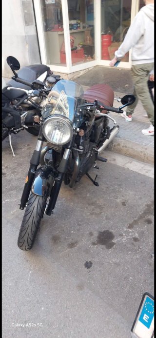 Triumph Bonneville Clásica Negra