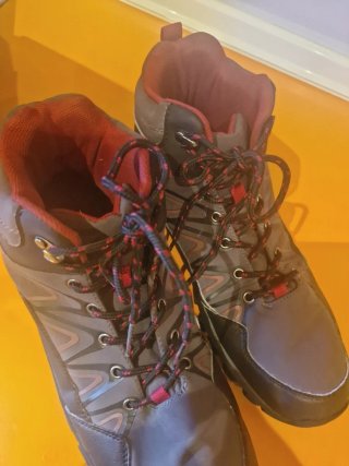 Botas de montaña FORLI grises y rojas