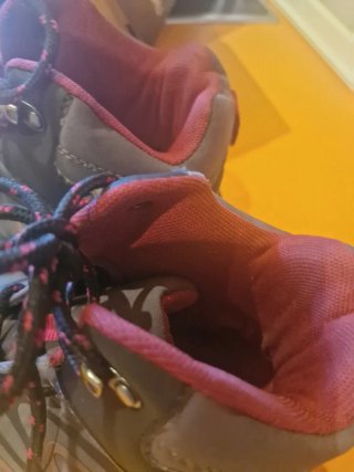Botas de montaña FORLI grises y rojas