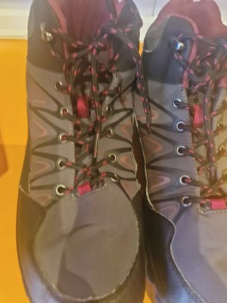 Botas de montaña FORLI grises y rojas
