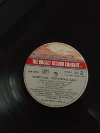 LP Elton John - Reg Strikes Back