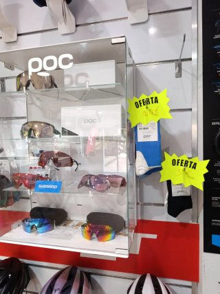 Vitrina expositor gafas POC Panel lama