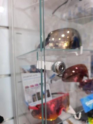 Vitrina expositor gafas POC Panel lama