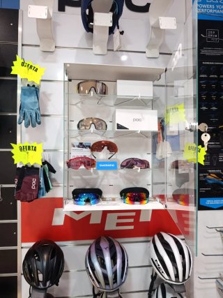 Vitrina expositor gafas POC Panel lama
