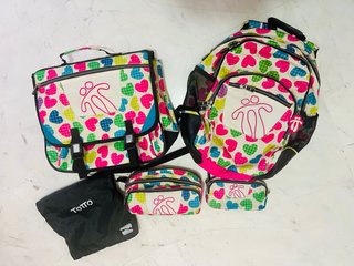 Lote Totto: 2 mochilas y 2 estuches