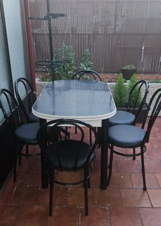Mesa de cocina en buen estado