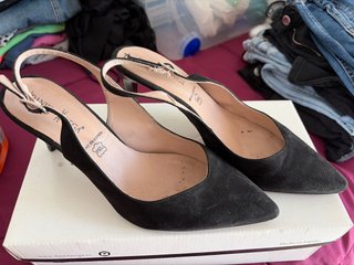 DANIEL VEGA Tacones Negros Piel Slingback