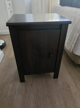 Mesita de noche de madera oscura 2