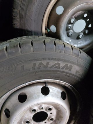 Neumáticos Falken 225/70R15c