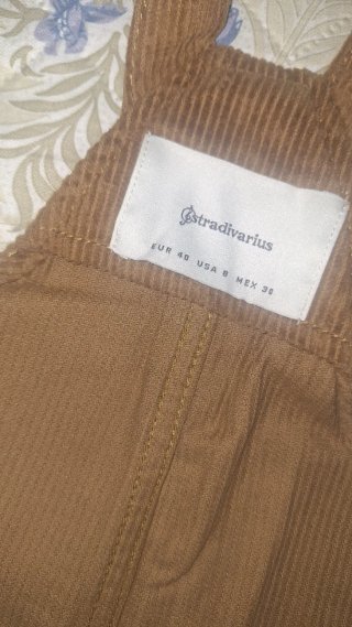 Peto de pana marrón Stradivarius