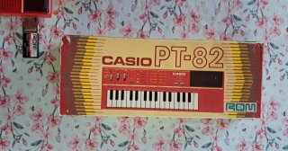Teclado Casio PT-82 con caja y manual, funcionando