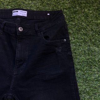 Pantalón Bershka Super Skinny Roto Negro