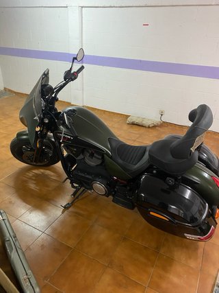 Moto Victory Cruiser Verde y Negra