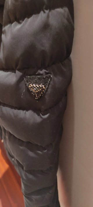 Chaqueta Guess acolchada negra