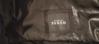 Chaqueta Guess acolchada negra