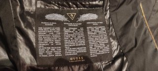 Chaqueta Guess acolchada negra