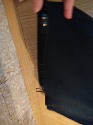 Camiseta negra con tirantes de lentejuelas