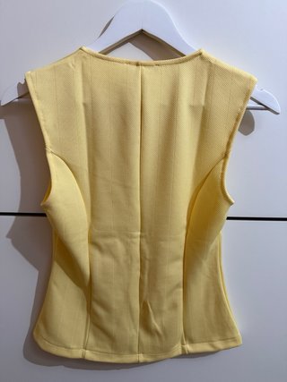 Top Zara amarillo botones dorados talla S