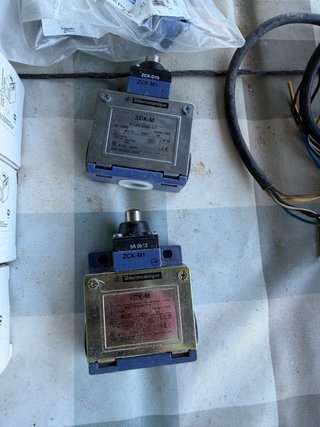 Lote finales de carrera Telemecanique ZCT21P16