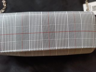 Bolso de mano Mia Vita cuadros gris y rojo