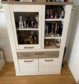2 Muebles de salón: Aparador para TV y vitrina.