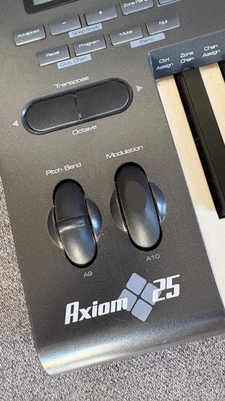 Controlador M-Audio Axiom 25