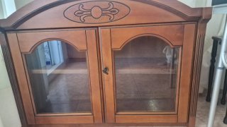 Mueble vitrina madera 2 puertas cristal