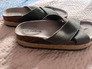 Sandalias Natura plataforma verde oliva talla 39