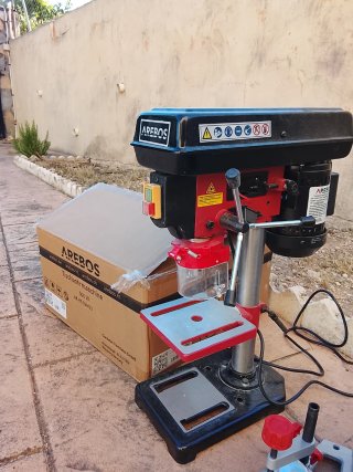 Taladro de mesa y sierra ingletadora