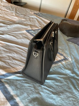 Bolso negro con correa