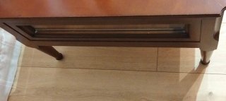 Mesa de centro de madera Cerezo y cristal.