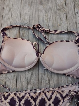 Biquini push-up con relleno granate y rosa palo