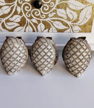 3 Buhos Decorativos Beige y Dorado