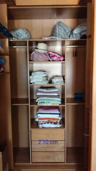 Armario vestidor de madera