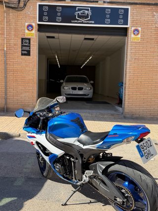 Suzuki GSXR 600 K8 sportbike