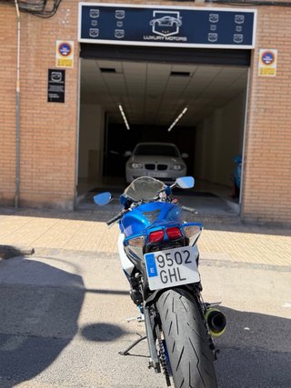 Suzuki GSXR 600 K8 sportbike