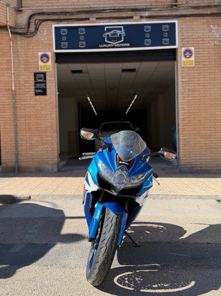 Suzuki GSXR 600 K8 sportbike