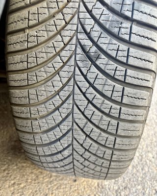 Neumático Goodyear 225/45R17 M+S