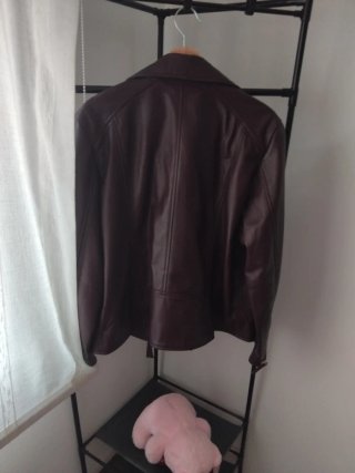 Cazadora efecto piel granate oscuro