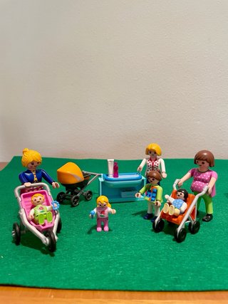 Playmobil di neonati e mamme con passeggini e vasca da bagno