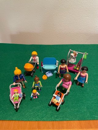 Playmobil di neonati e mamme con passeggini e vasca da bagno
