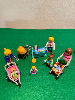 Playmobil di neonati e mamme con passeggini e vasca da bagno