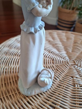 Figura Niña con Perrito Lladro/Nao