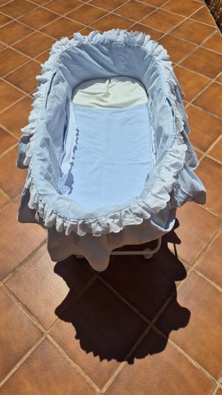 Minicuna/Moisés mimbre con ropa de cama