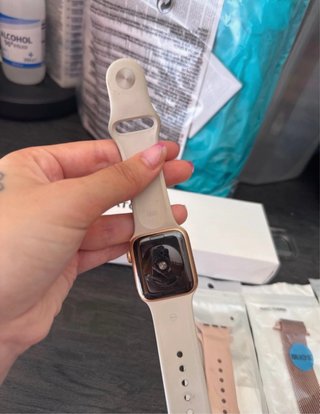 Apple Watch SE 40mm in ottime condizioni+3 cinturini+92%