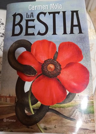 Libro "La bestia", de Carmen Mola