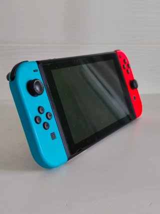 Nintendo Switch con Accesorios y Funda