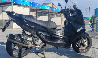 Gilera Nexus 500 Maxi Scooter Negra