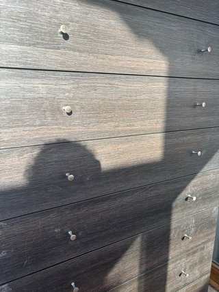 Cómoda grande de madera y plástico
